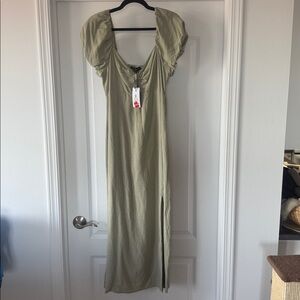 Sweetheart Lily Leaf Puff Sleeve Dress BNWT